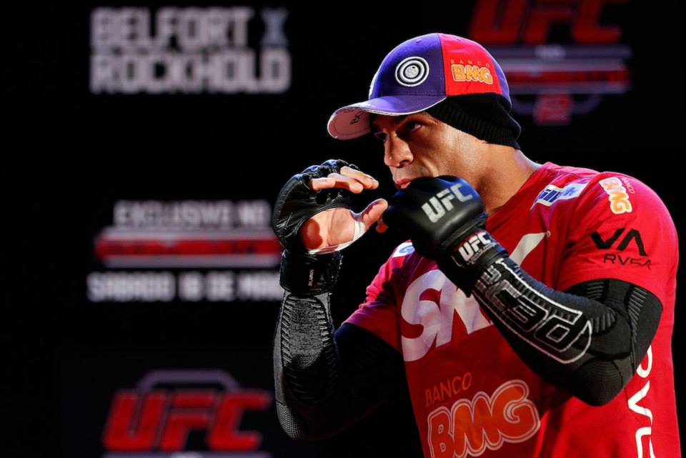 Lutador se explica uso de terapia de reposição de testosterona - Divulgação UFC/Josh Hedges