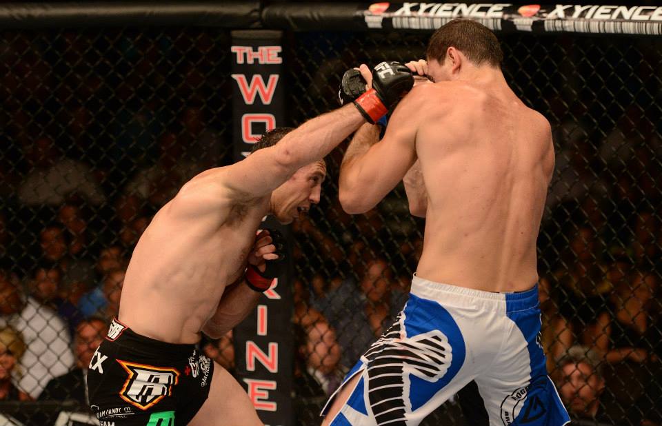 Kennedy (esquerda) é wrestler e ex lutador do Strikeforce - Divulgação UFC/Josh Hedges