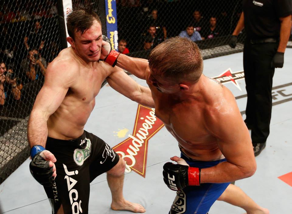 Maldonado dá show e massacra oponente no UFC - Divulgação UFC/Josh Hedges