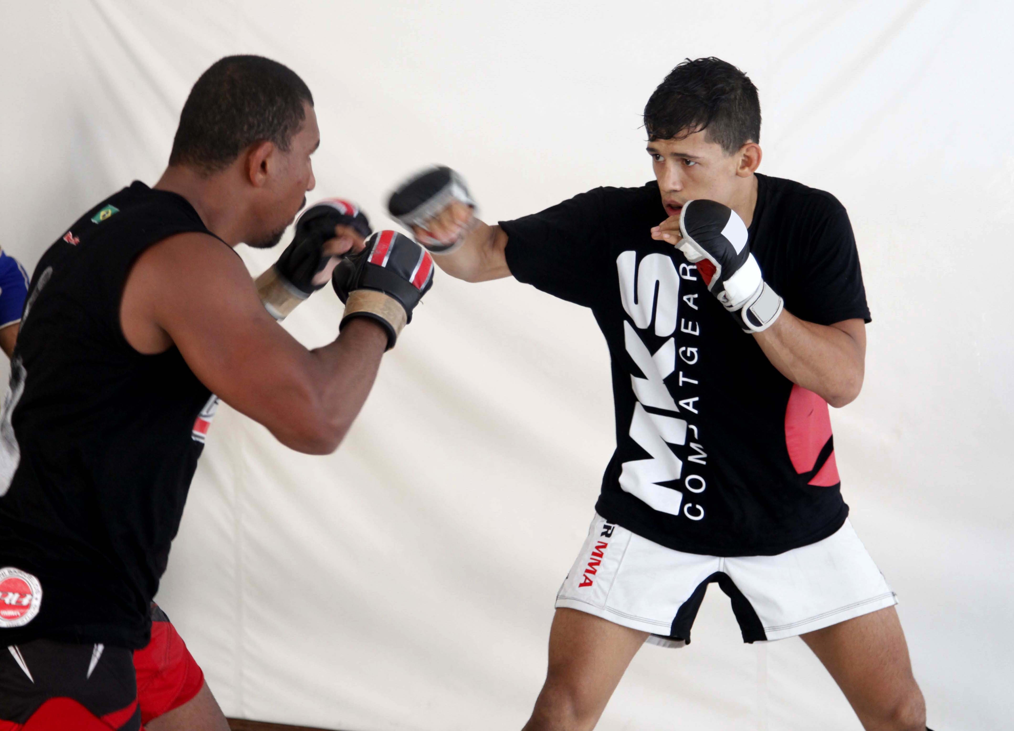 Campeão do Bellator já projeta retorno ao evento americano - Divulgação MKS Combat Gear