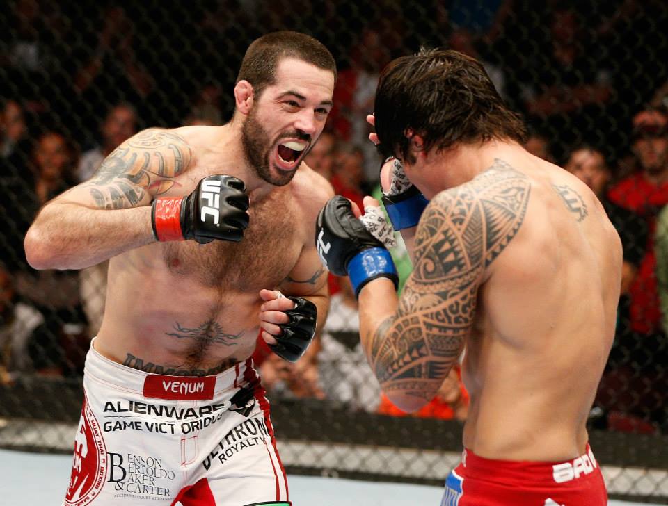 Matt Brown sofre, resiste e vira combate no UFC - Divulgação UFC/Josh Hedges