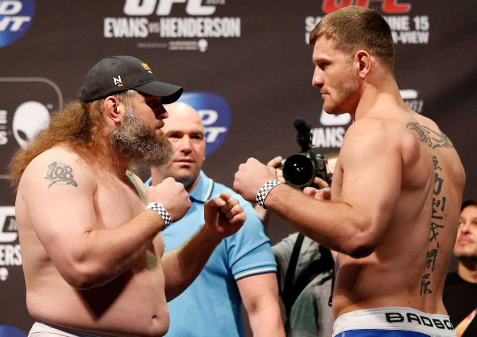 Stipe Miocic (direita) enfrenta Fábio Maldonado em luta principal do TUF Brasil Finale - Divulgação UFC/Josh Hedges