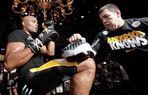 Braddock elogia trabalho de seu treinador, Pedro Rizzo (direita) - Divulgação UFC