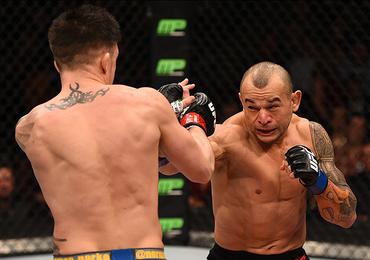 Gleison Tibau (direita) é notificado novamente por problemas em exame antidoping - Divulgação