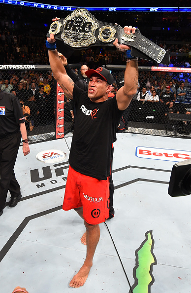 Werdum pode defender cinturão no Brasil - Divulgação/Josh Hedges