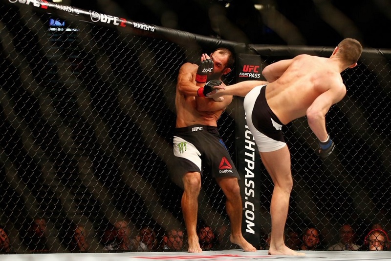 Thompson surpreende ex campeão e vence por nocaute - Divulgação