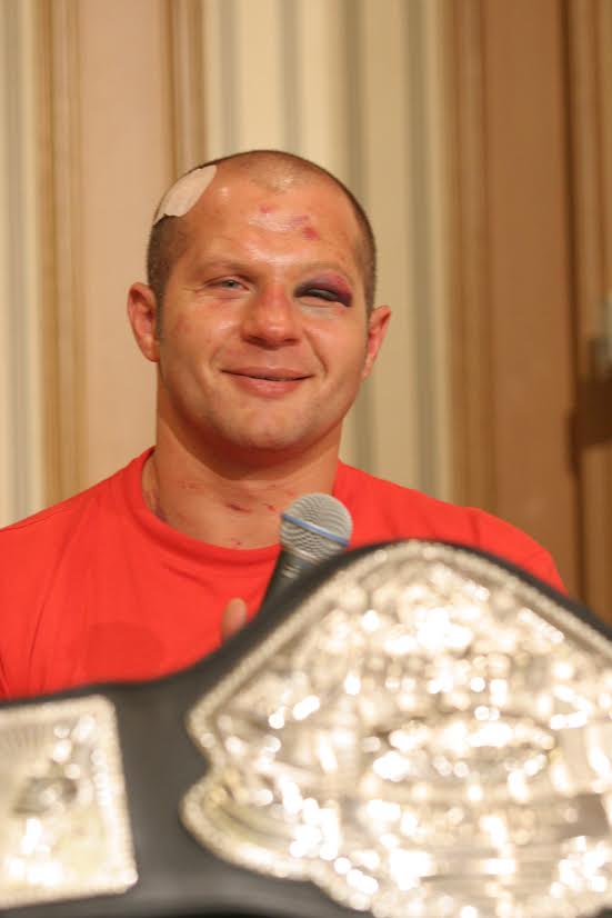 O sorriso de Fedor Emelianenko, após a vitória sobre Mirko Crocop - Por Marcelo Alonso/PVT/Sherdog - (Imagem cedida com autorização do mesmo para esta publicação)