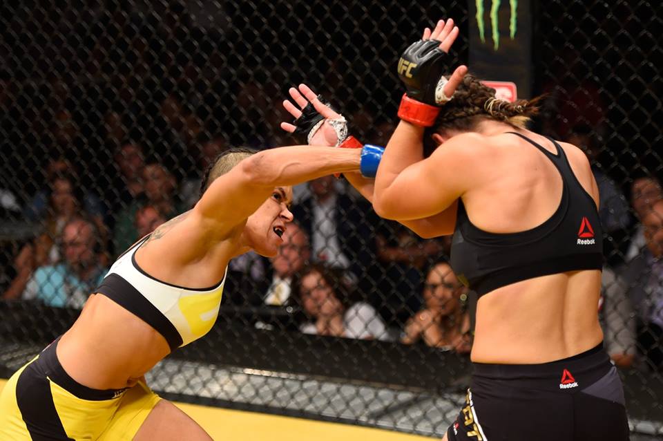 Amanda não tomou conhecimento de Miesha Tate - Divulgação/Jeff Bottari